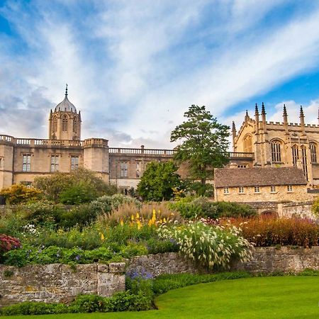 Stunning Riverside Oxford Apartment With Parking Exterior photo