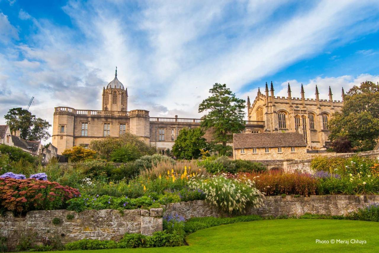 Stunning Riverside Oxford Apartment With Parking Exterior photo